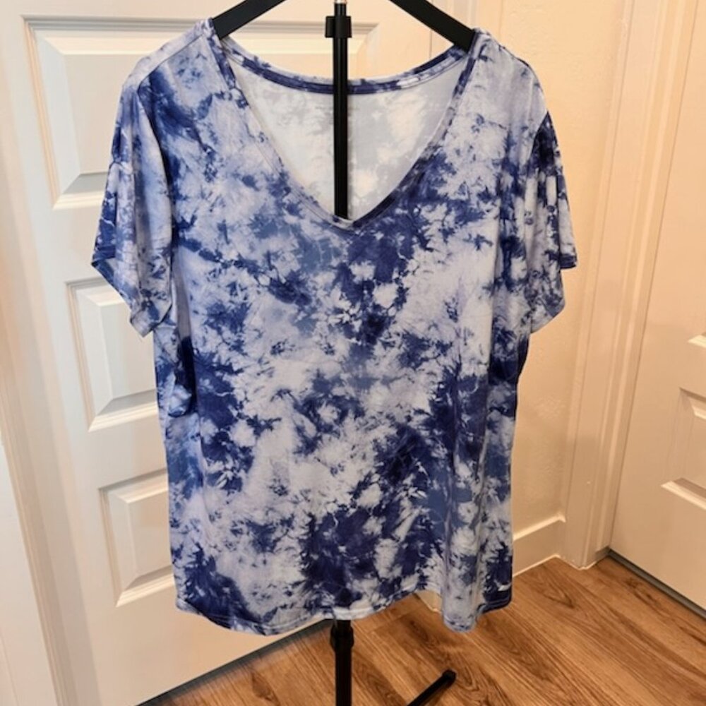 Amazon Essentials blue and white tie-dye short sleeve t-shirt size XXL